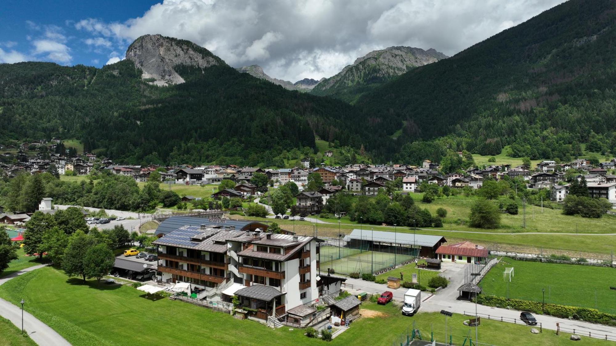 Hotel Davost Forni di Sopra Exterior foto
